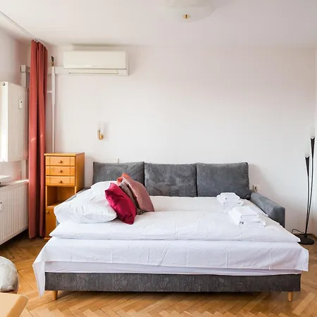 Zlota Standard By Bookinghost وارسو