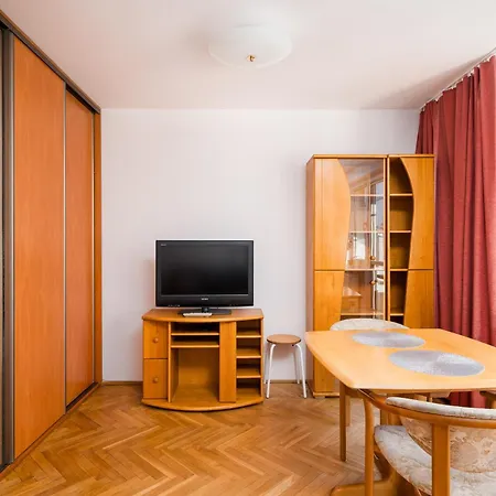 Zlota Standard By Bookinghost وارسو